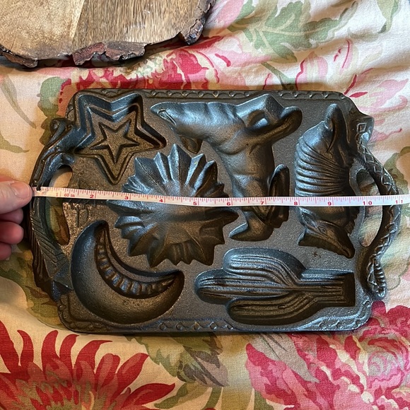 Vtg '88 JOHN WRIGHT Cast Iron Southwest Cookie Muffin Cactus Coyote Armadillo - Picture 14 of 15